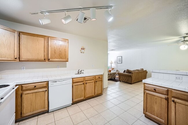 Foto del edificio - Fully Furnished 2 Bed/2 Bath Condo in Northwest Las Vegas!