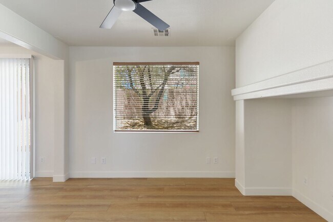 Foto del edificio - 5870 Lustrous Ct