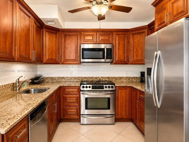 Foto del edificio - 6700 Cypress Rd
