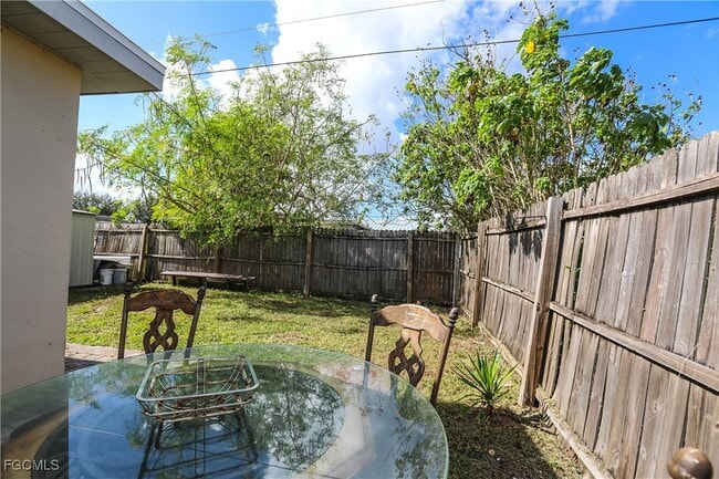 Building Photo - 907 Laredo Ave