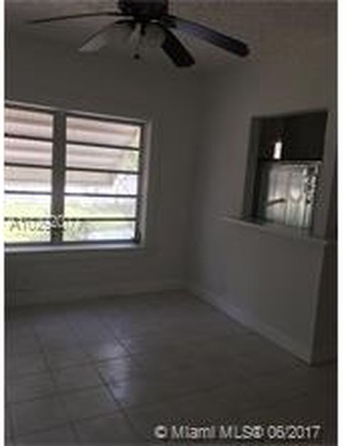 Foto del edificio - 1350 Tyler St