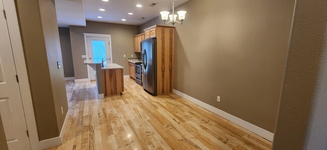 Building Photo - 1035 Rd Runner St