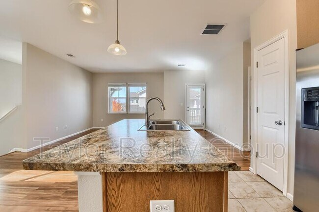 Foto del edificio - 12940 Grant Cir W