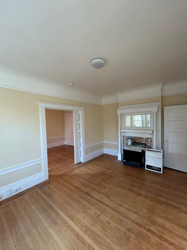 Foto del edificio - Two Bedroom Available Now in Noe Valley!!