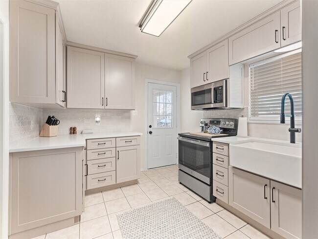 Building Photo - 510 Overlook Dr