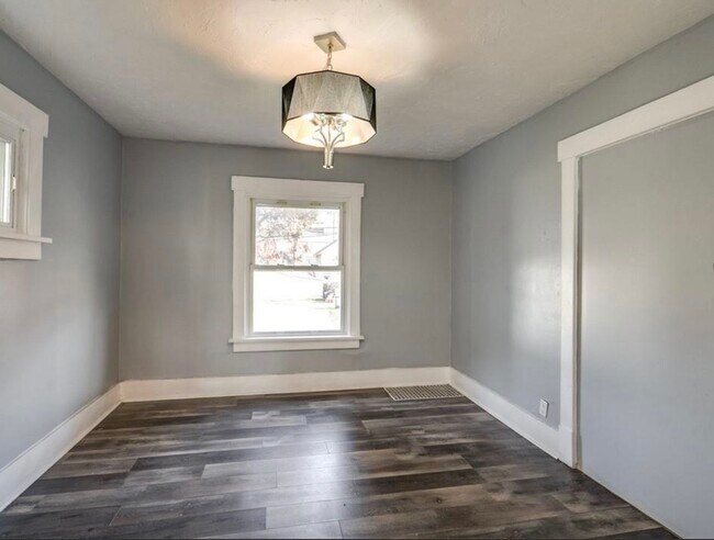 Building Photo - 1520 Bryan Ave SW