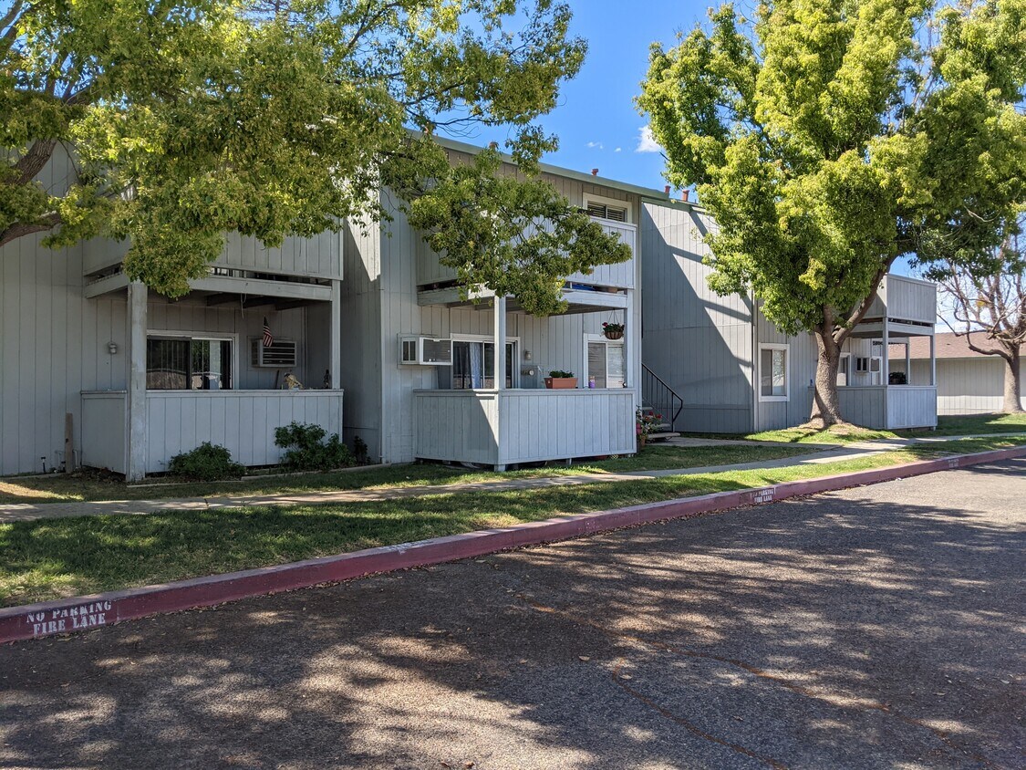 Exterior - 425 E Alameda St