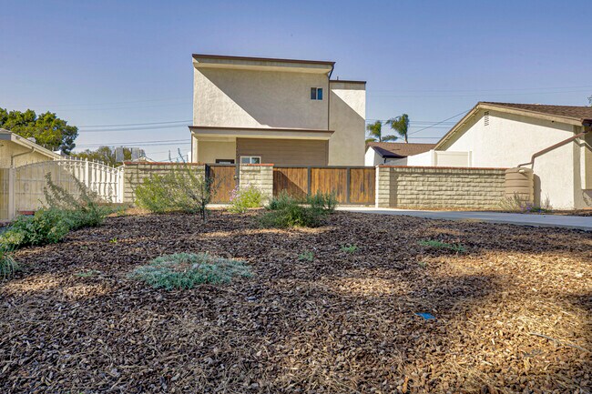 Building Photo - 10499 Yolanda Ave