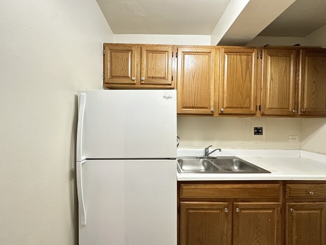 Building Photo - 4180 N Marine Dr