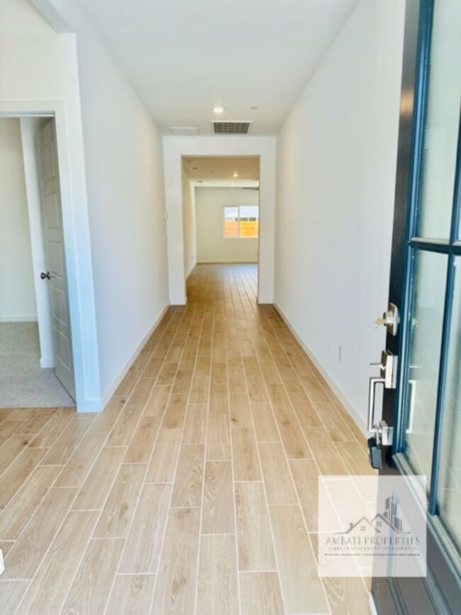 Foto del edificio - Stunning 3 Bedroom 2 Bath Home In Riversto...