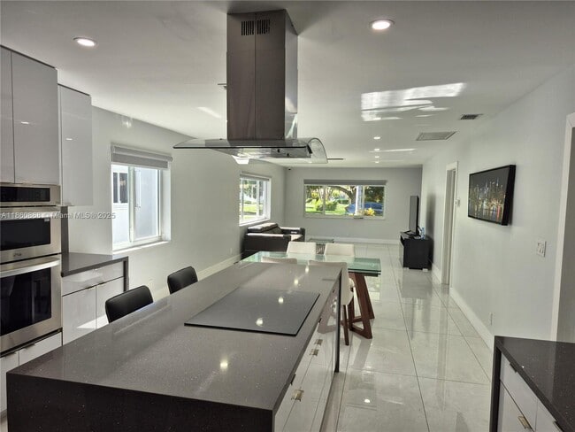 Building Photo - 4010 N Circle Dr