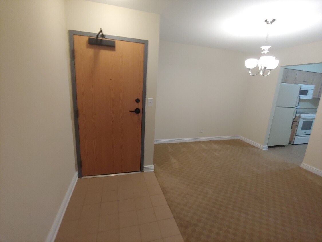 709 79th St Unit 302, Darien, IL 60561 Condo for Rent in Darien, IL