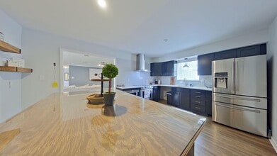 Building Photo - 3083 Skyline Dr