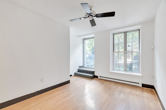 Foto del edificio - 240 Heath St