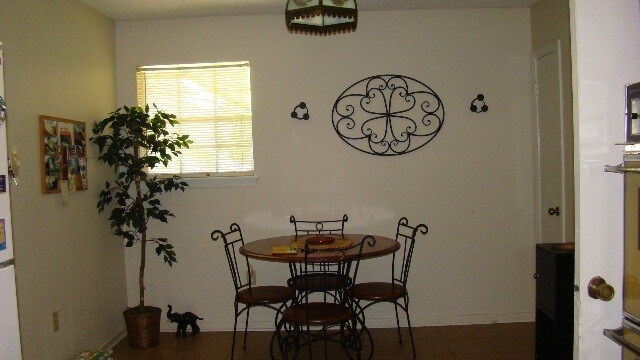 Building Photo - Excellent location! Highland at Starring