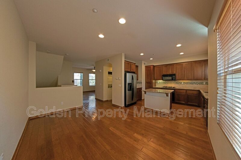 Primary Photo - 2264 Huntington Point Rd
