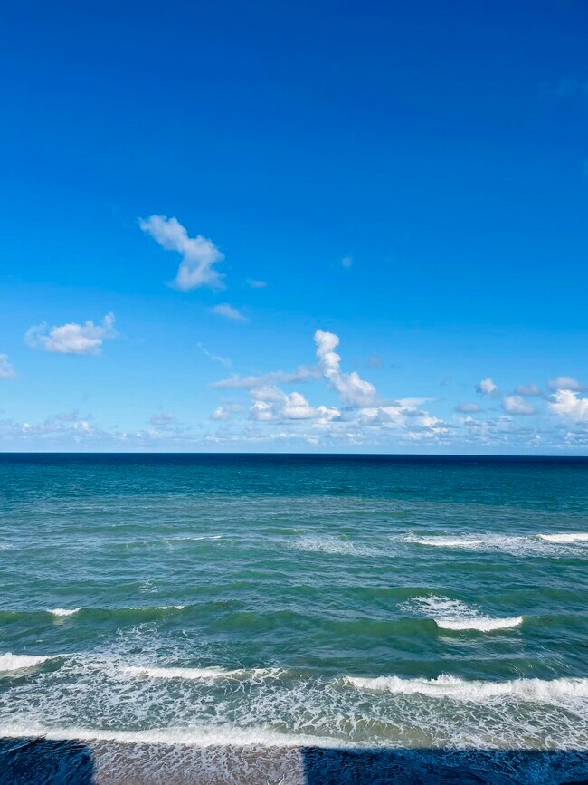 Building Photo - 4000 S Ocean Blvd