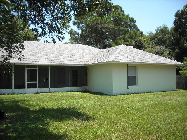 Foto del edificio - 7458 Carillon Ave