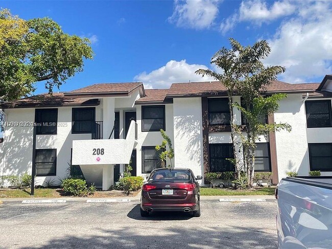 Building Photo - 208 Lake Pointe Dr