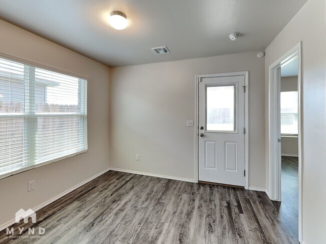 Foto del edificio - 12101 Jude Way