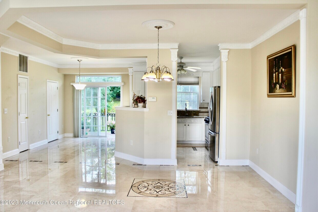 Foto principal - 318 Bernard Dr