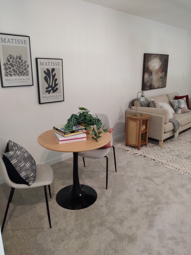 Foto del edificio - 2725 Pond Dr