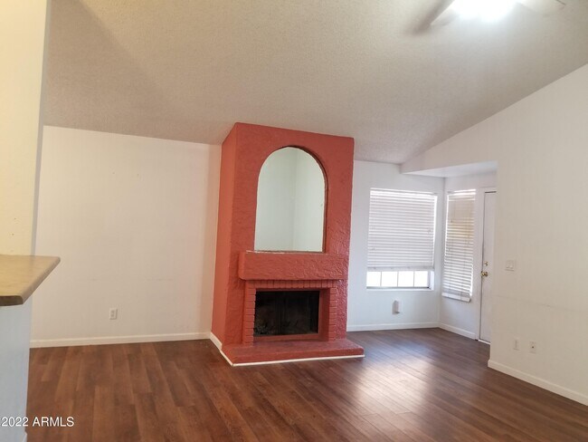 Building Photo - 6326 W Christy Dr