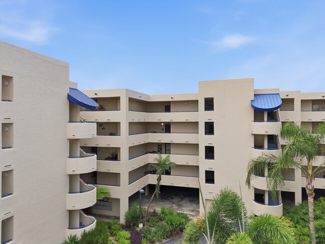 Building Photo - 835 S Osprey Ave