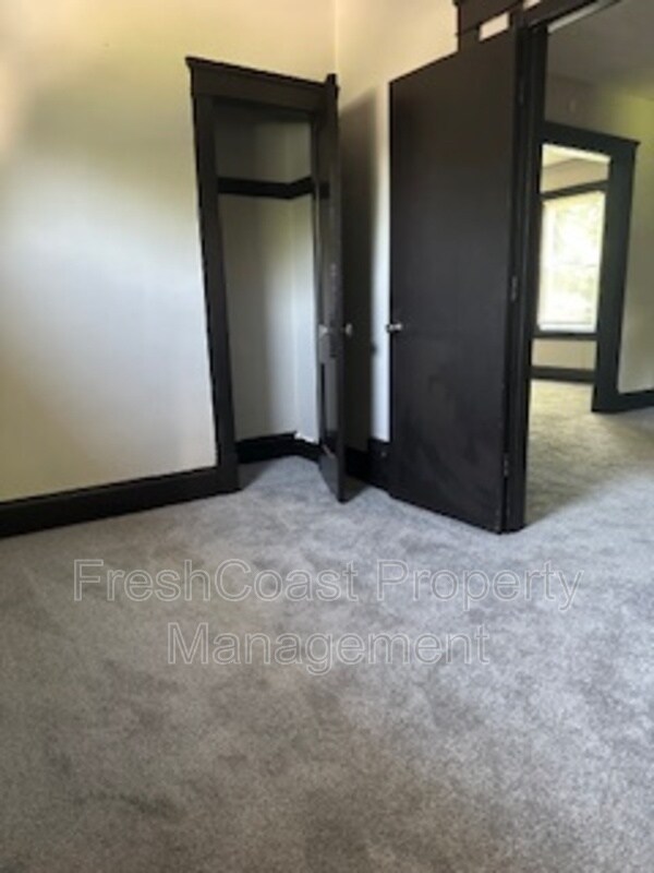 Foto del edificio - 3434 E 105th St
