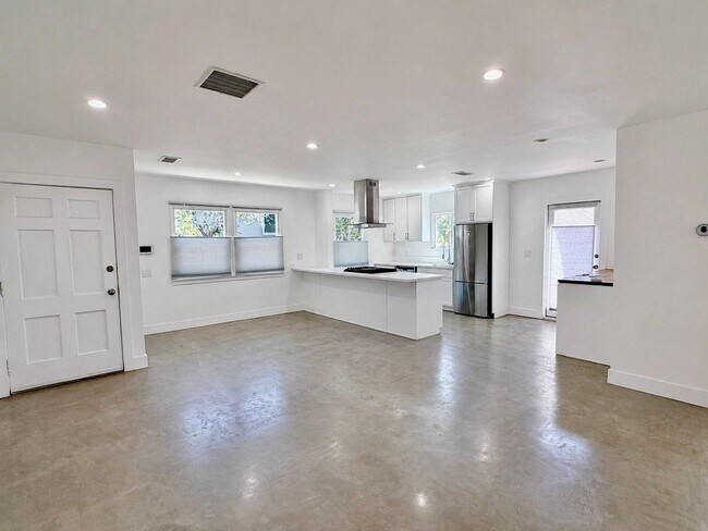 Building Photo - 4232 Verdugo Rd