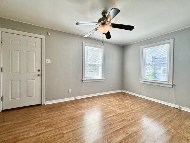 Foto del edificio - 9760 Clyde Ave
