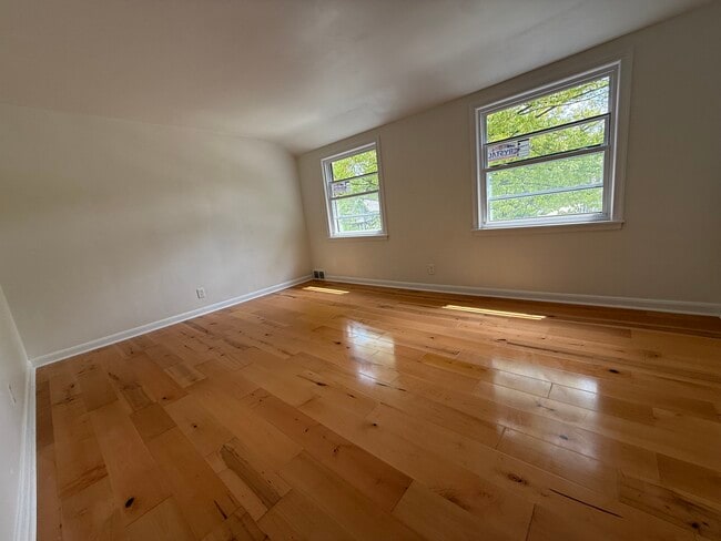 Building Photo - 204 N Locust St