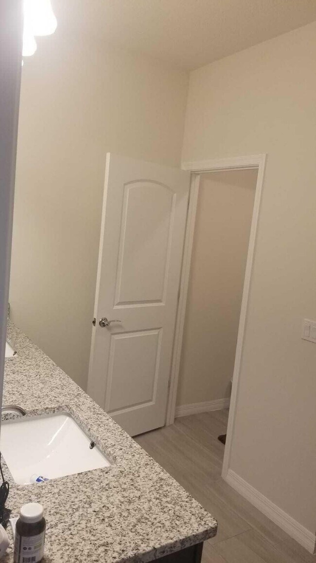 Foto del edificio - 8309 Catria Ln