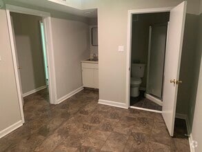 Building Photo - 5812 Sailboat Pointe