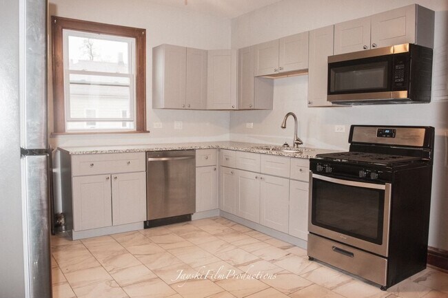 Foto del edificio - 8221 S Colfax Ave