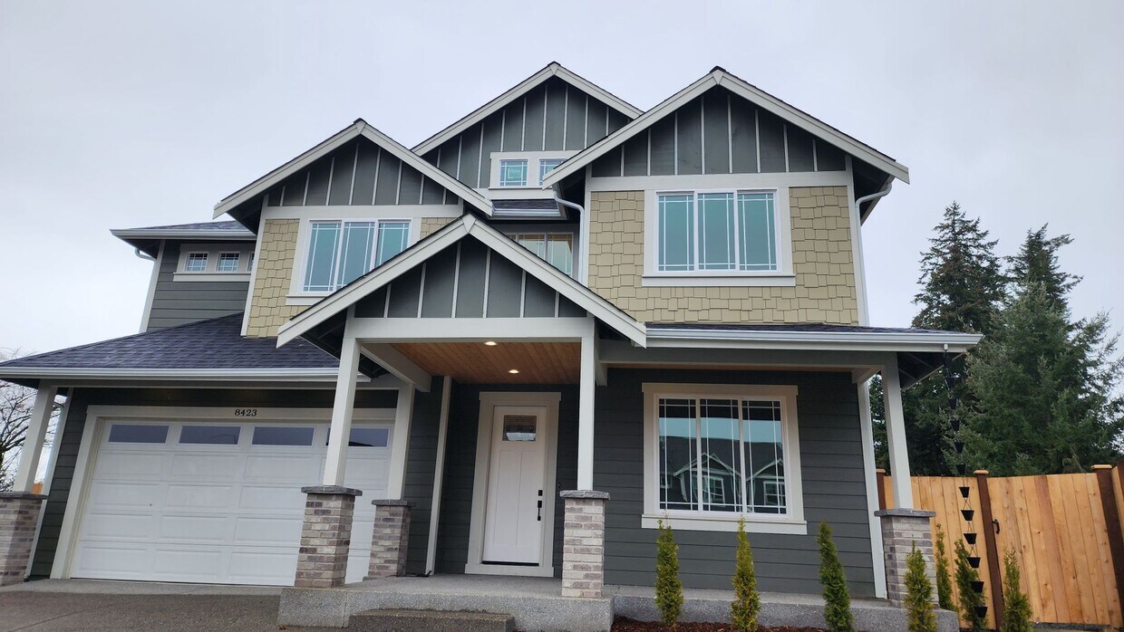 Foto principal - Beautiful Home in Bonney Lake!