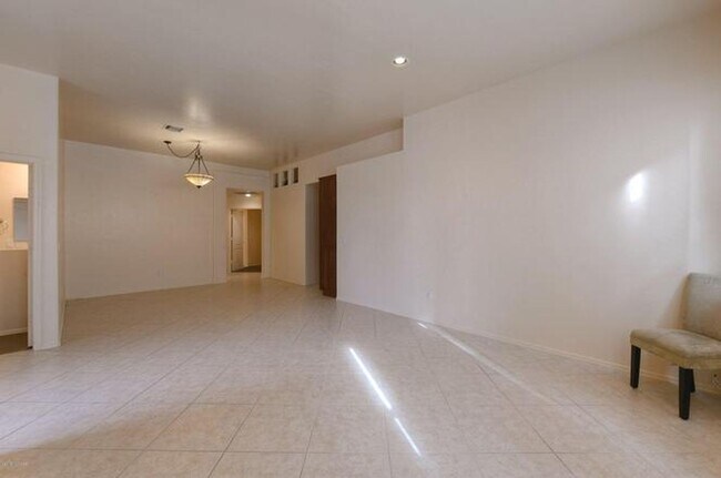 Foto del edificio - 5 Bedroom 3 Bathroom