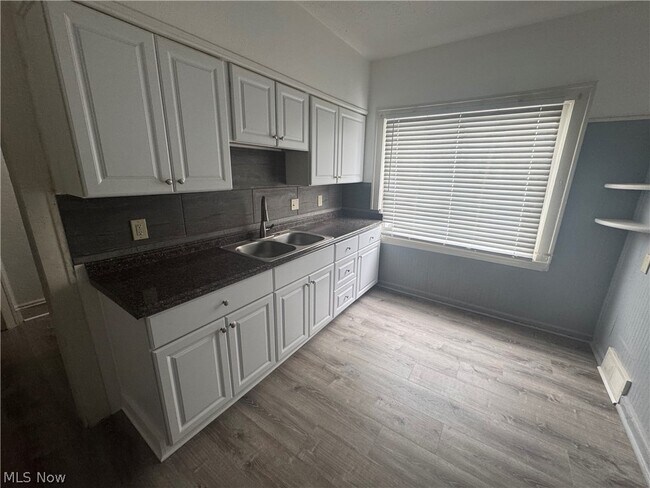 Foto del edificio - 839 Lecona Dr