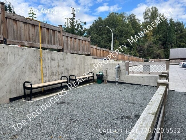 Building Photo - Studio Apartment