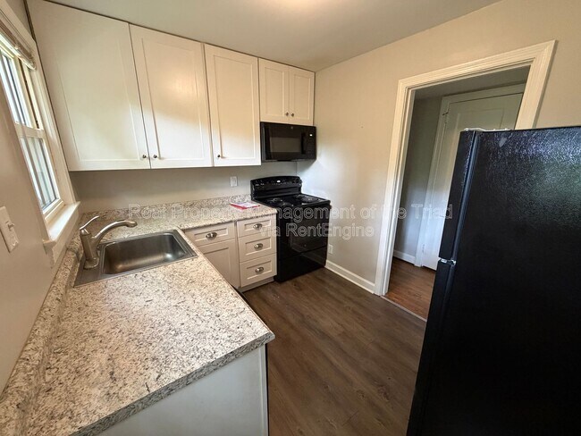 Foto del edificio - 2331 W Cornwallis Dr