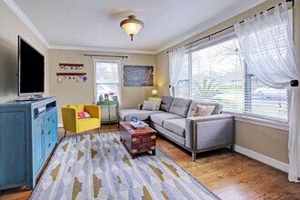 Building Photo - 1010 Bay Oaks Rd