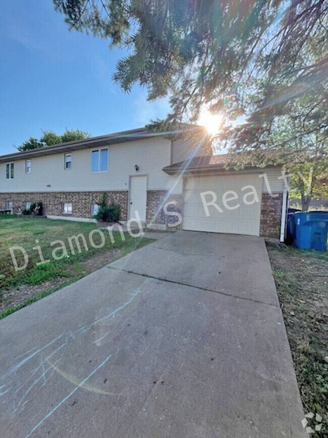 Building Photo - 1204 Flora St