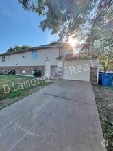 Building Photo - 1204 Flora St