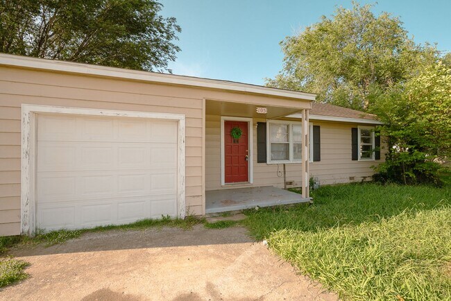 Building Photo - Beautiful 2 Bed 1 Bath In Quiet Neighborhood