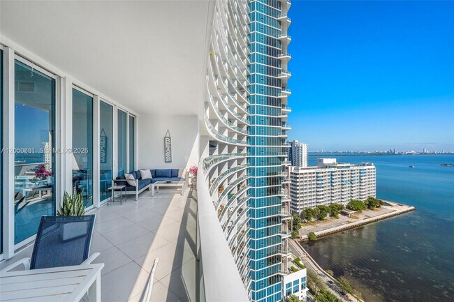 Building Photo - 2020 N Bayshore Dr