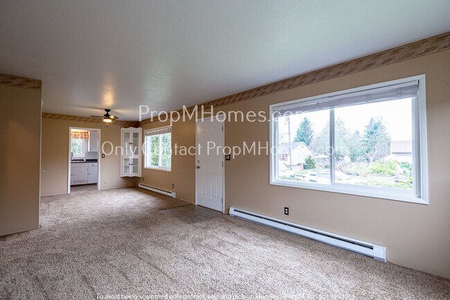 Building Photo - Charming Two Bedroom, One Bath Home Coming...