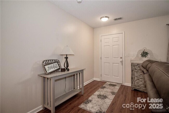 Building Photo - 137 Lynch Cir