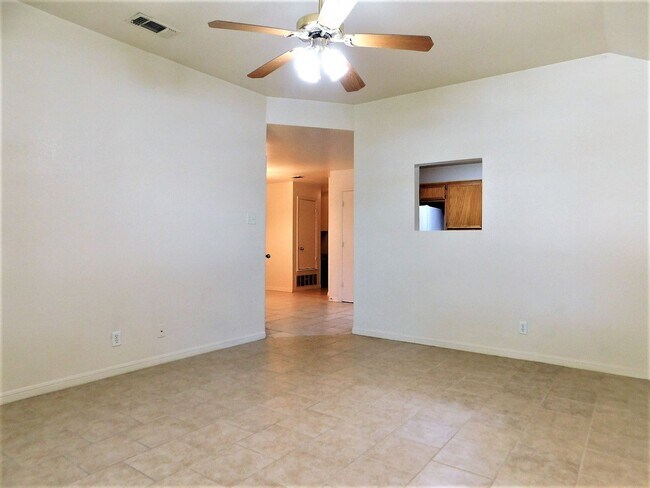Building Photo - 1301 Cinch Dr