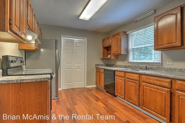 Building Photo - 2 br, 1.5 bath House - 206 Windridge Colony