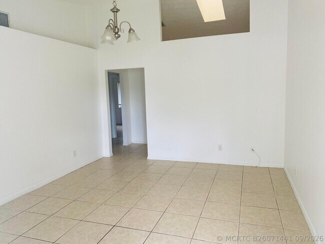 Building Photo - 1661 SE Lennard Rd
